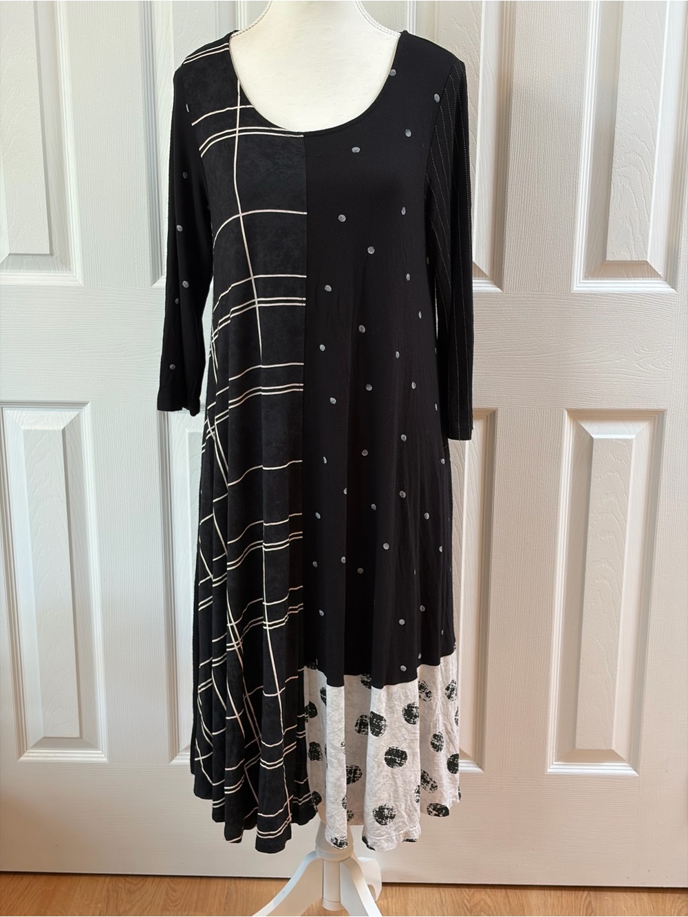 Alembika Black and Silver Mixed Media 3/4 Sleeve Dress Size 4 (12-14)